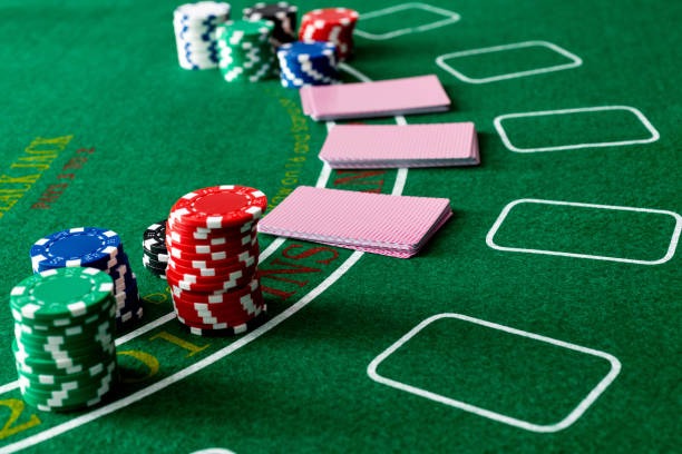 solo333 mobile app home screen showing live-dealer table options and sportsbook coverage
