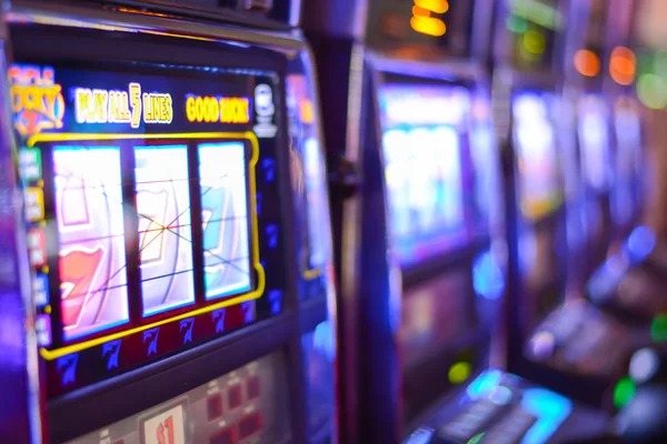 The spin: dealer announces no more bets before the ball lands Live dealer spinning the European Roulette wheel
